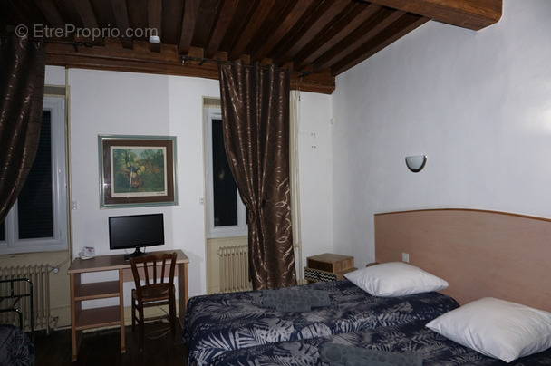 Commerce à PARAY-LE-MONIAL