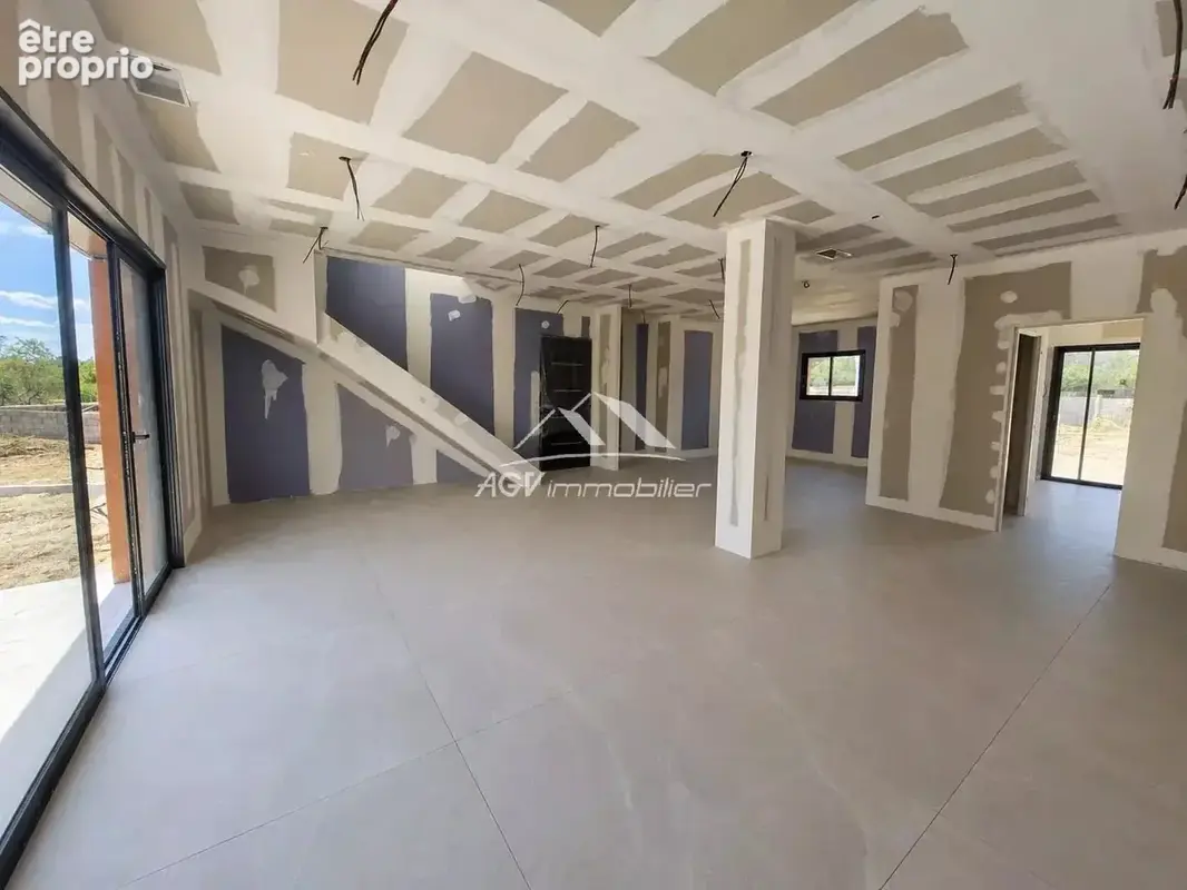 A Saint-Julien-Les-Rosiers, maison neuve d'environ 106 m² avec piscine - photo 5