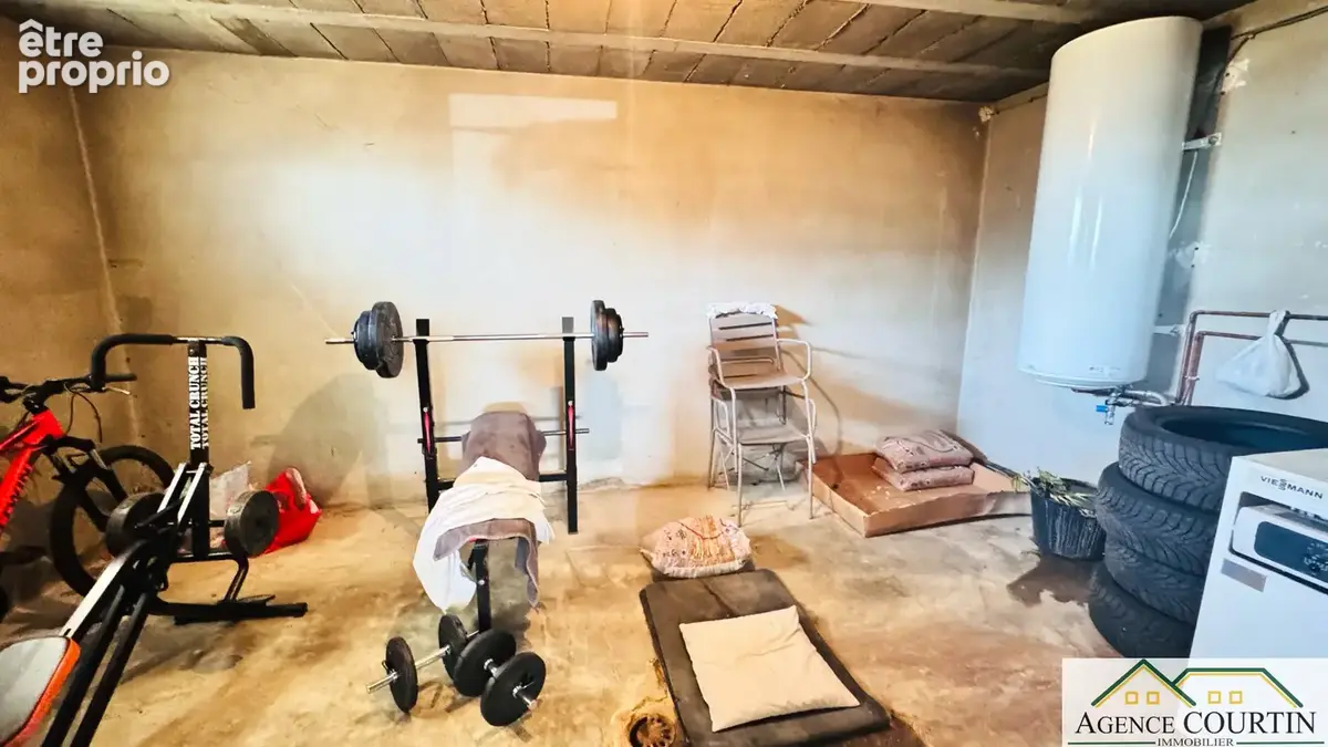 Maison familiale avec 4 chambres, terrain clos et vue dégagée à Lons-le-Saunier - photo 17