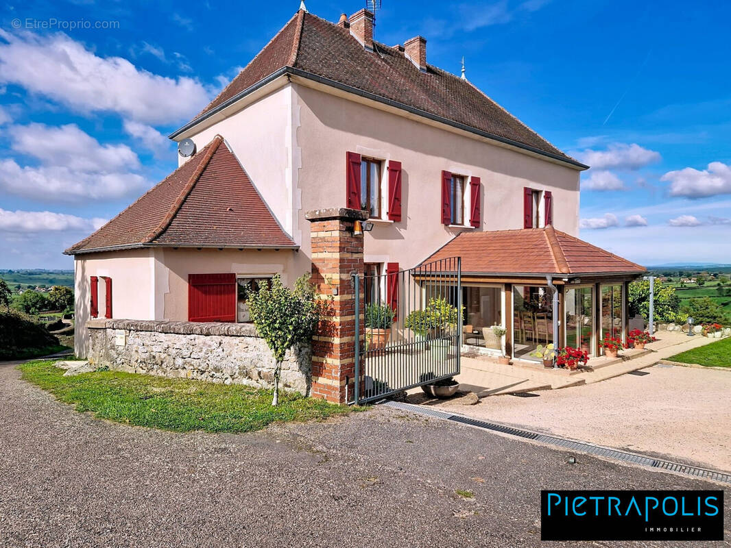 Maison à LA CLAYETTE