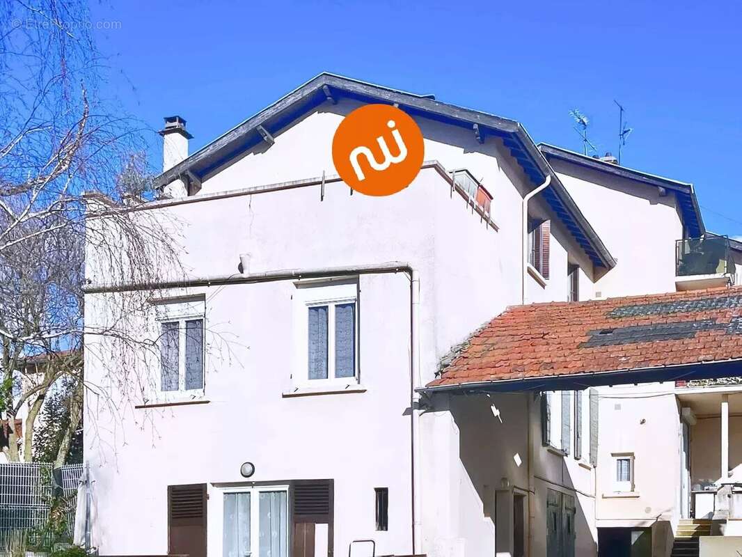 Appartement à SAINT-GENIS-LAVAL