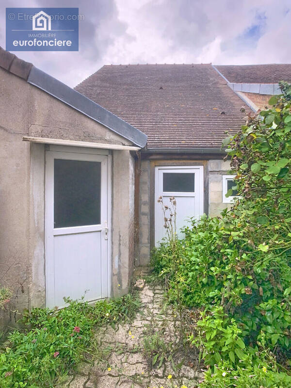 Maison à VILLENEUVE-L&#039;ARCHEVEQUE