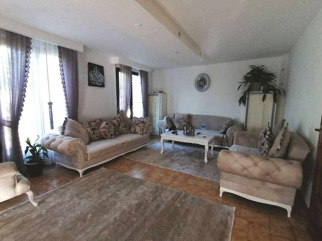 Genas, maison de 210 m2 habitable - photo 4