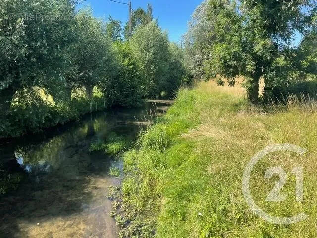 Terrain à MESNIL-SOUS-VIENNE
