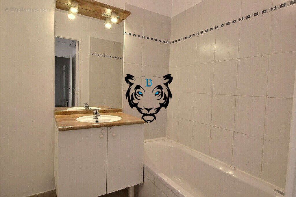 Appartement à ROQUEBRUNE-SUR-ARGENS