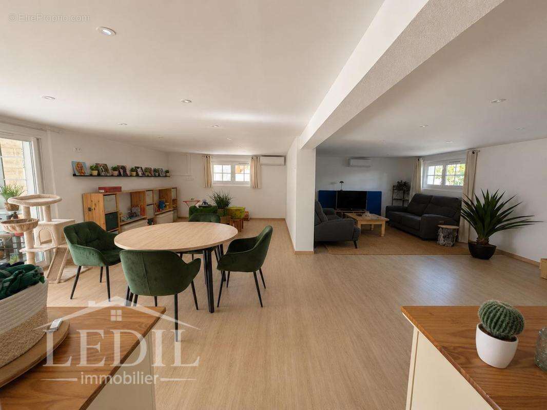Rare sur le secteur ! Maison rénovée 175 m² avec prestations énergétiques de qualité - photo 2