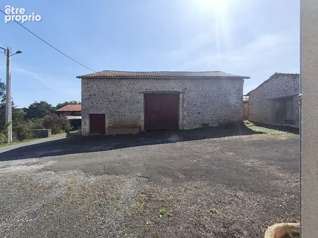 Maison 4 pièces 117 m² à vendre à La Rochefoucauld (16110) - photo 2