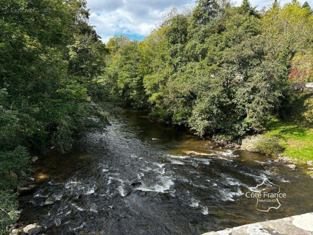 Maison à BAGNAC-SUR-CELE