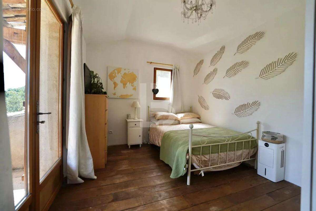 Maison à GREOLIERES