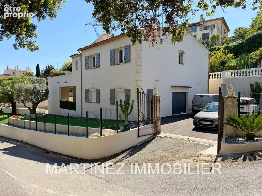 Cagnes-sur-Mer Pain de Sucre   Villa  rénovée de 236 m2 avec piscine, appartement indépendant et aperçu mer - photo 2