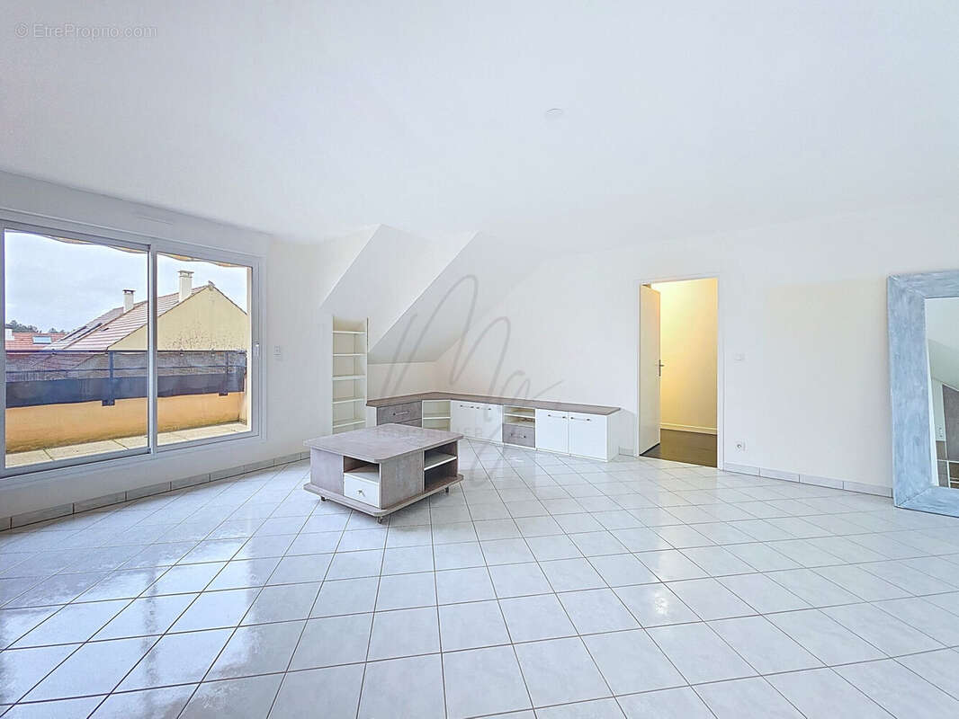 Pièce de vie - Appartement à MAUREPAS