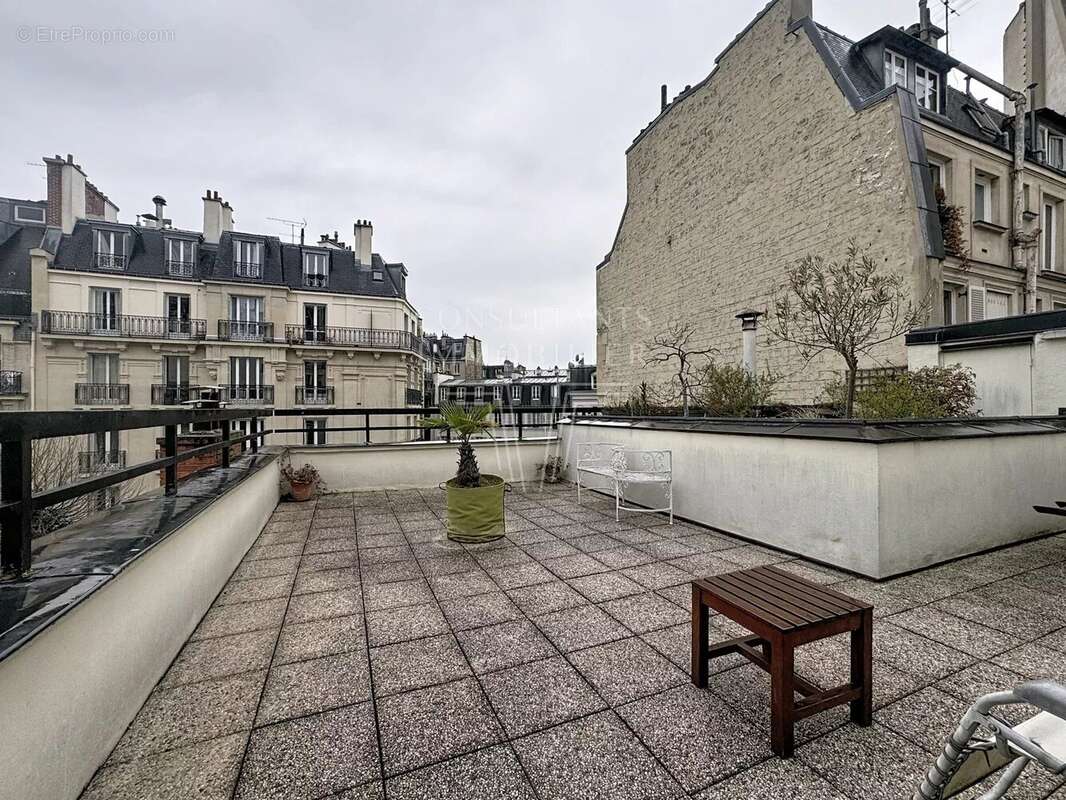 Appartement à PARIS-16E