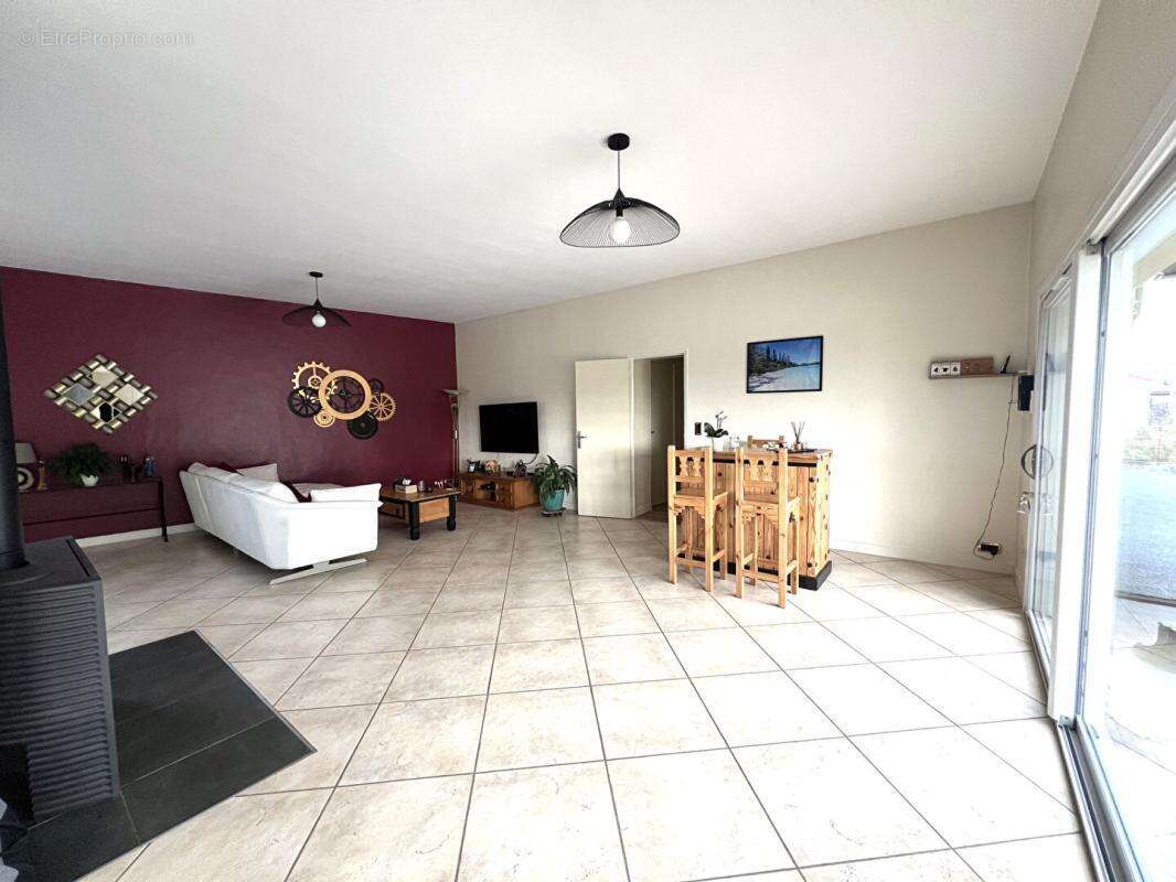 Maison rénovée avec jardin et piscine - photo 8