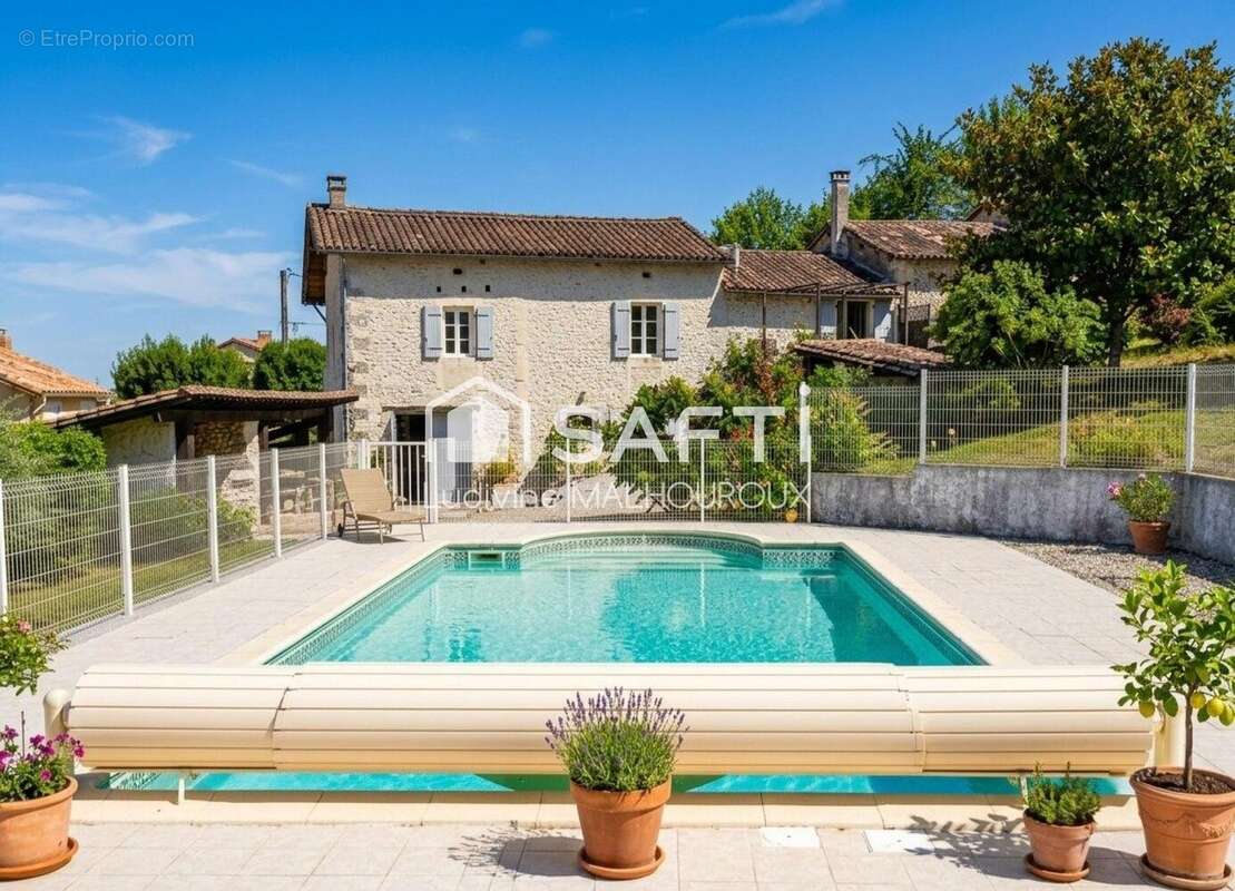 Photo 2 - Maison à SALLES-LAVALETTE