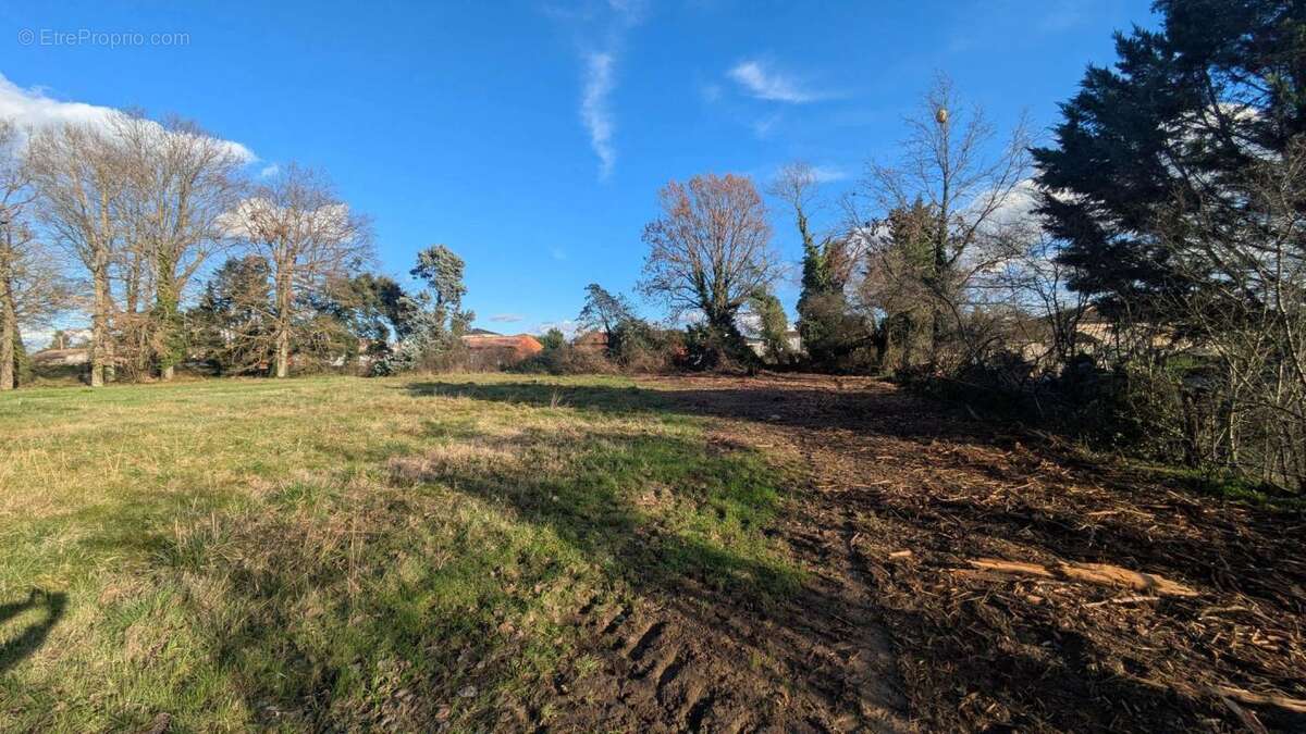 Terrain à MONTBETON
