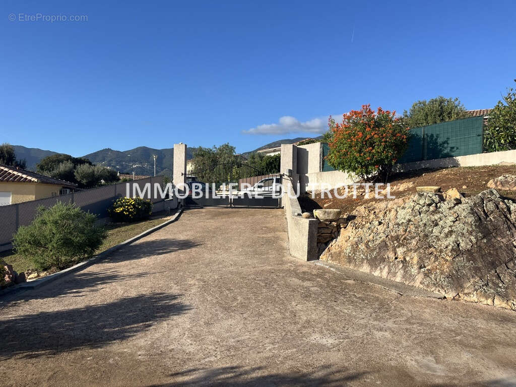 En exclusivite - à peri, en peripherie d'ajaccio,  - villa de plain-pied - photo 3