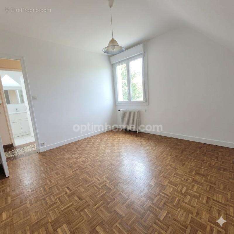 Maison familiale 130 m² à Quévert – 5 chambres, jardin 580 exposé au sud, centres commerciaux Leclerc et Carrefour à 2 pas - photo 7