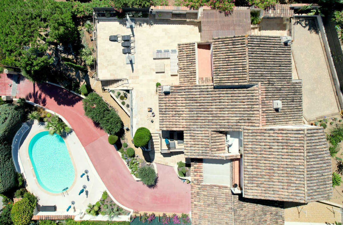 Maison à LES ISSAMBRES