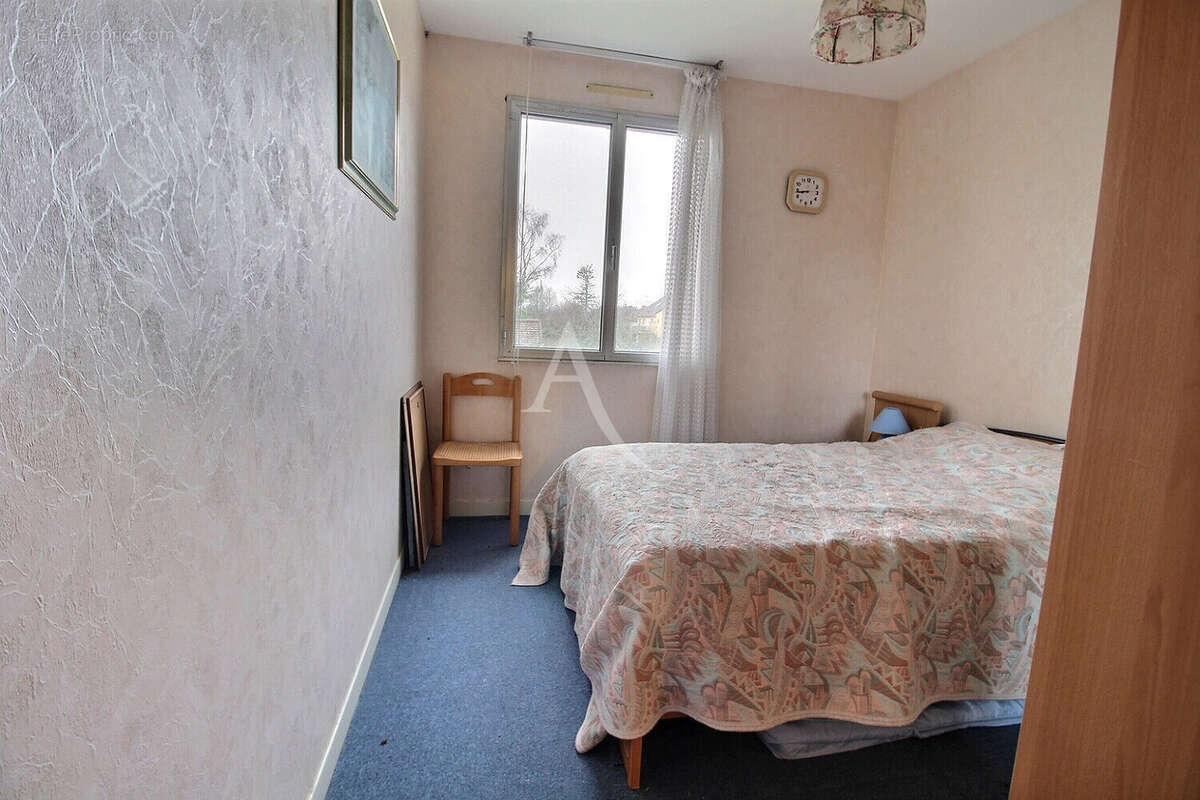 Maison à LE MESNIL-SAINT-DENIS