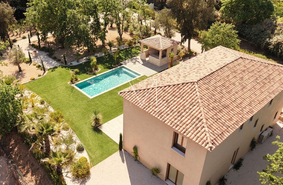 Bastide neuve en plein coeur du village - photo 12