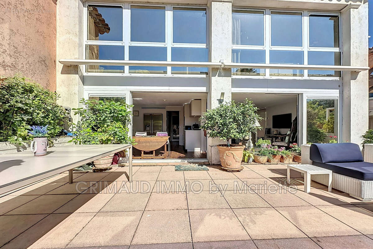 Appartement à COGOLIN