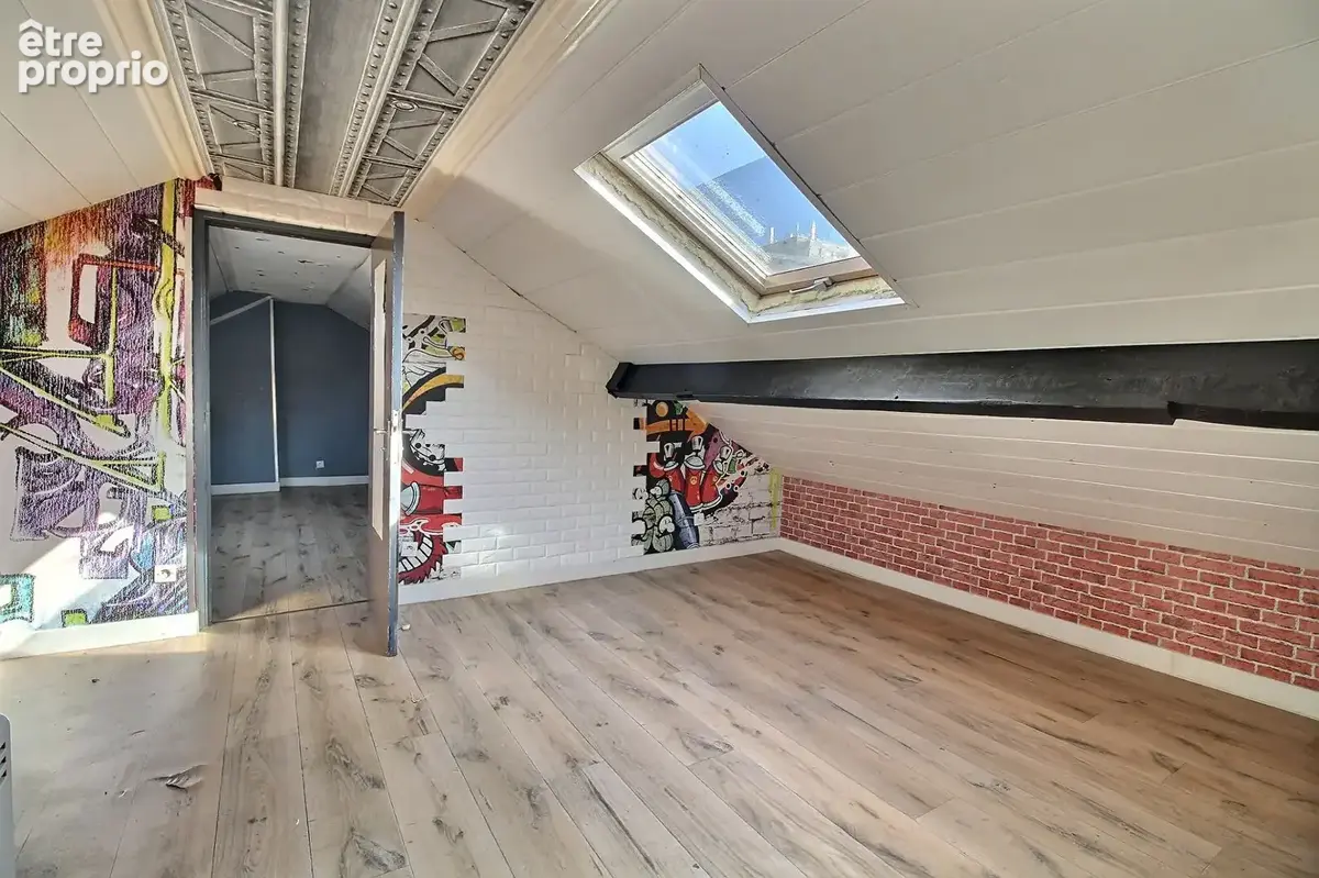 Grande maison familiale avec jardins, garage et fort potentiel - photo 10