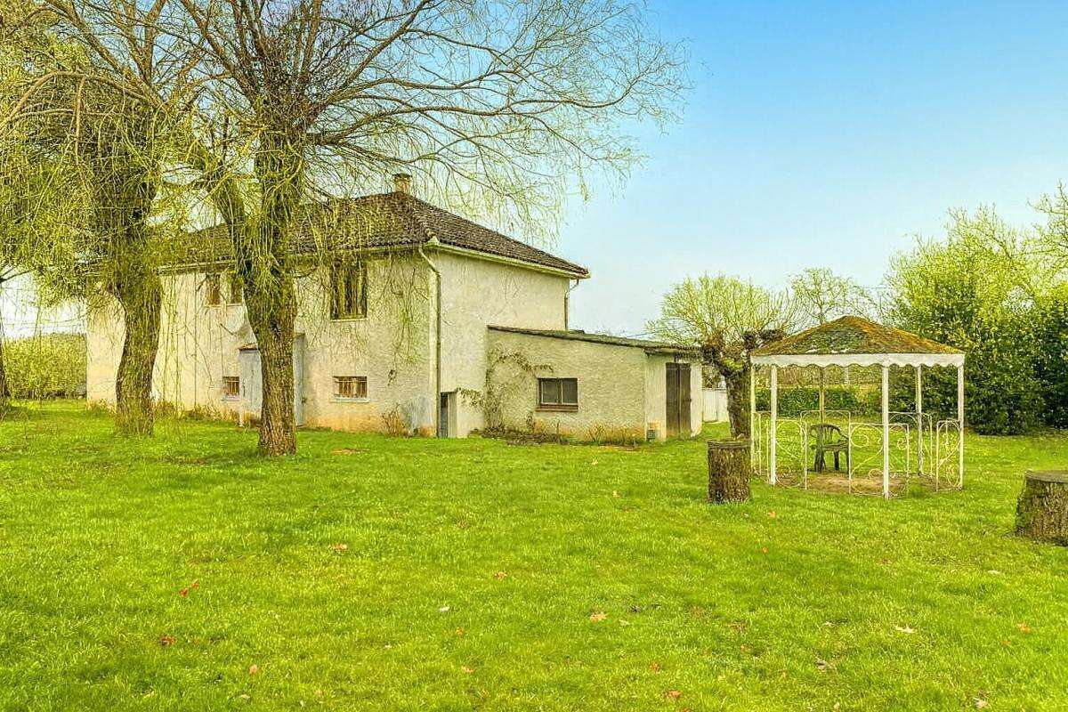 Maison 110m², 2 chambres, bureau, avec fort potentiel d'agrandissement, jardin arboré de près de 7000m², 5 pièces, 2 chambres- 4 - photo 2