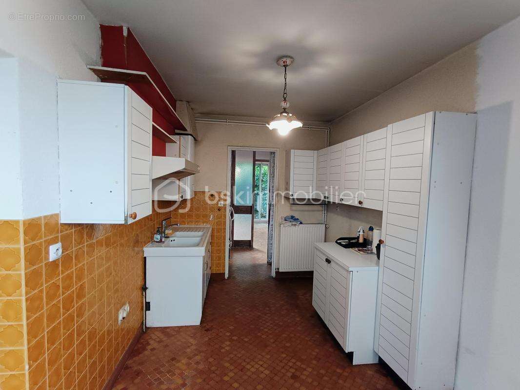 Secteur El Hogar - Maison de 107 m² avec jardin et garage, 4 chambres et fort potentiel - photo 6
