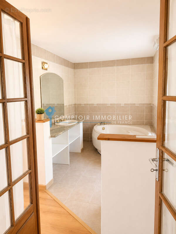 Meyras   Maison individuelle avec 3 800 m2 de terrain attenant, bois et vue dégagée - photo 10
