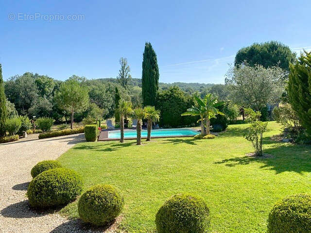 Propriété de caractère avec jardin paysager, piscine et dépendances - photo 7