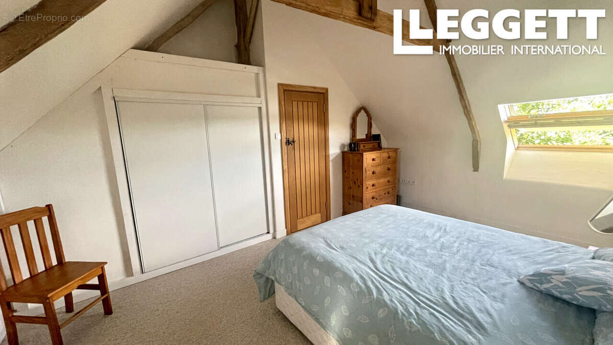 Superbe maison en pierre de caractère avec 2 chambres, située dans un hameau paisible. Terrain de 2825 m² - photo 10