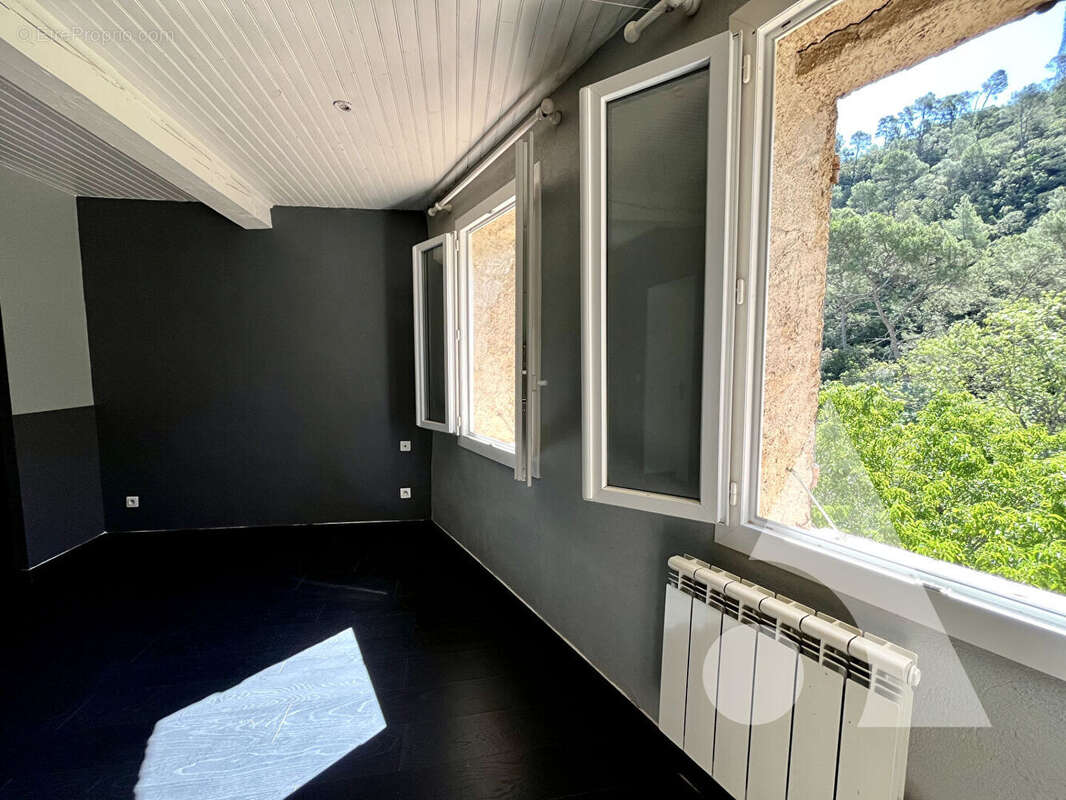 Appartement à ENTRECASTEAUX
