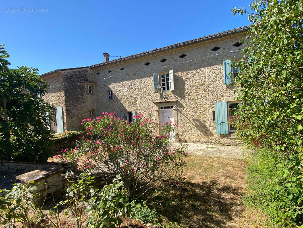 Propriété avec dépendances sur 2,5 ha - photo 5