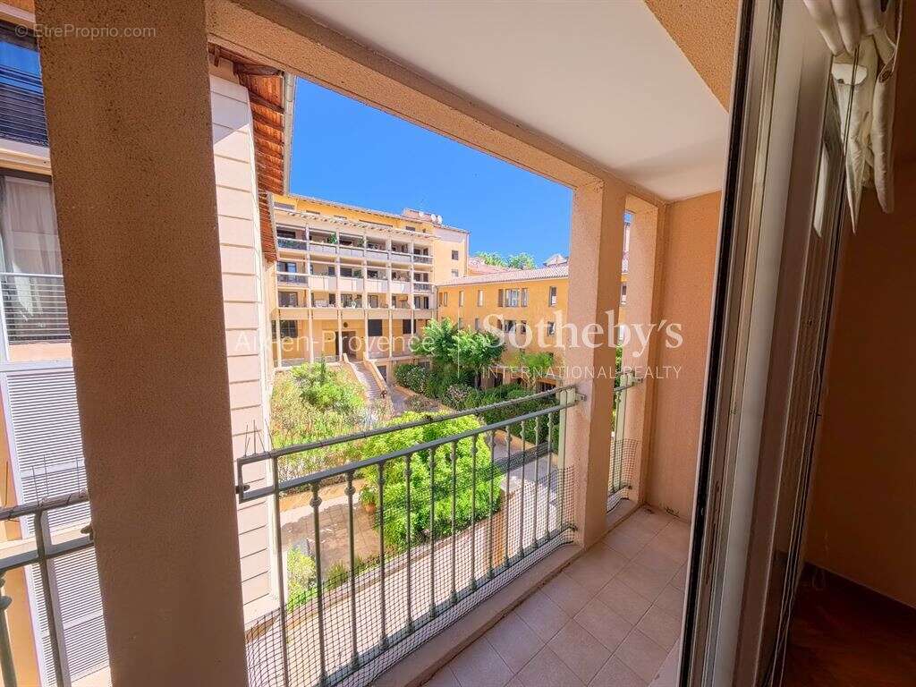 Cours Mirabeau – Appartement 104 m² avec 3 chambres, 2 balcons, parking privatif, cave et ascenseur - photo 8