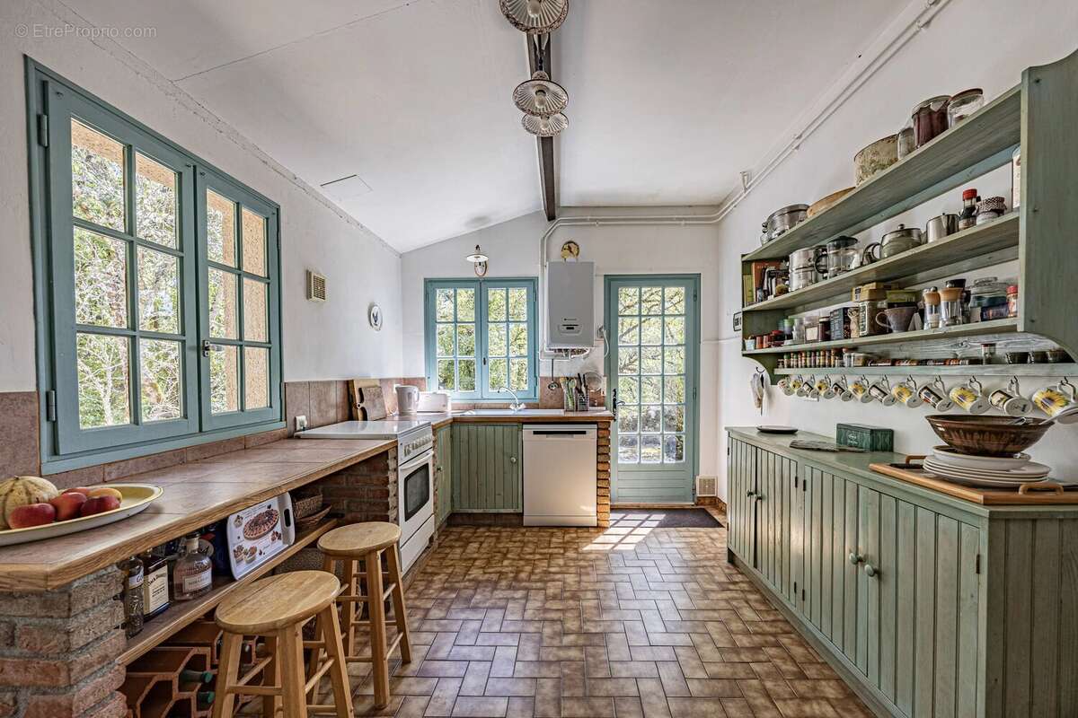Secteur Causses du Quercy: charmante maison en pierre avec piscine et 2 granges - photo 4