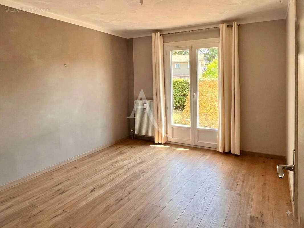 Maison  familiale 4 pièce(s) 110m2, proche Bordeaux et commodités. - photo 8