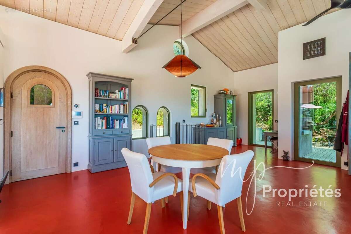 Maison à BORMES-LES-MIMOSAS