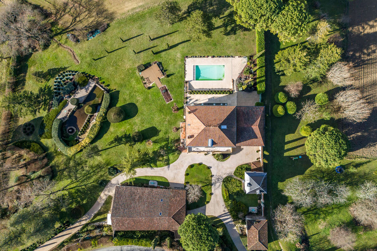 Domaine avec manoir, installations événementielles, annexes et atelier - photo 4