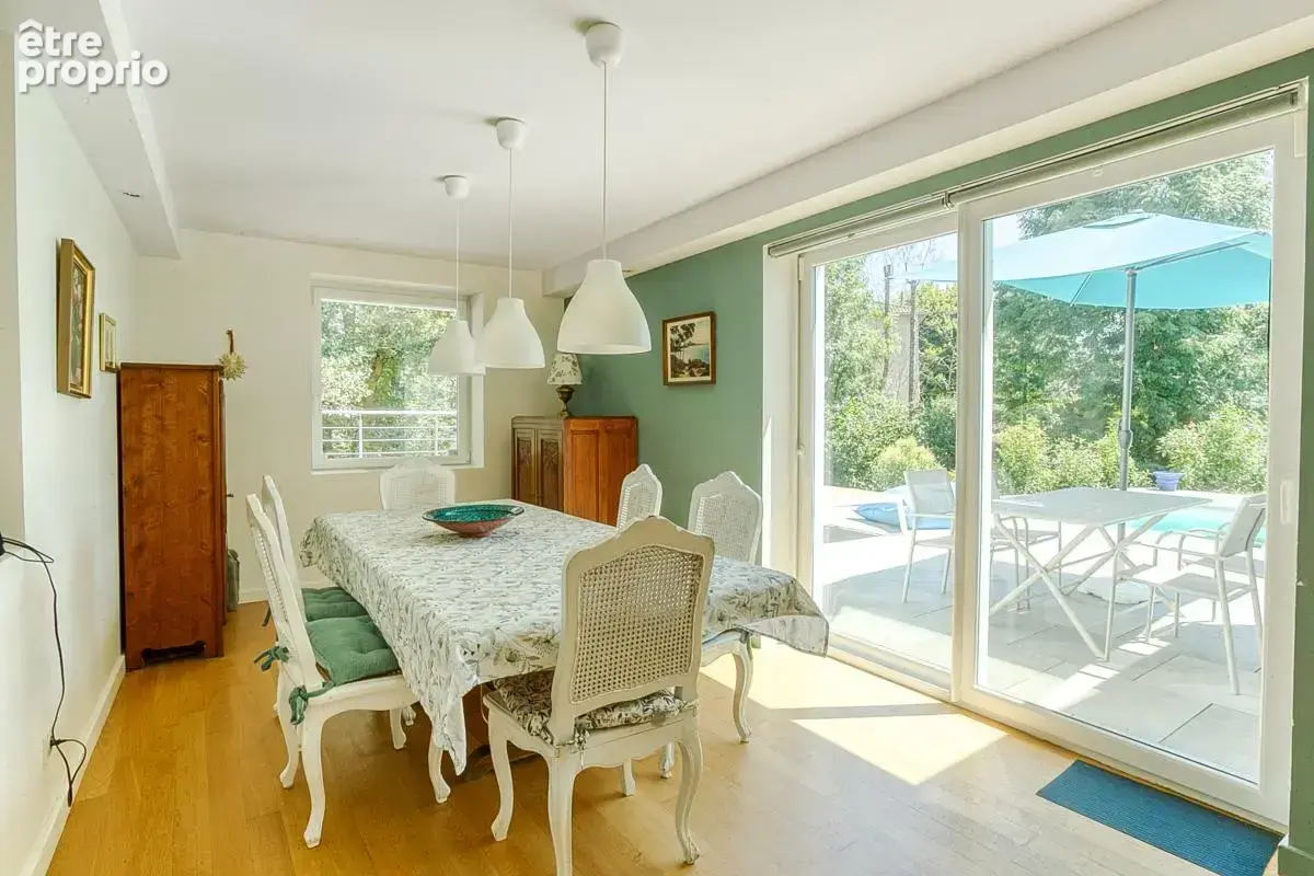 Maison 175 m² à Charbonnieres-Les-Bains  - photo 11