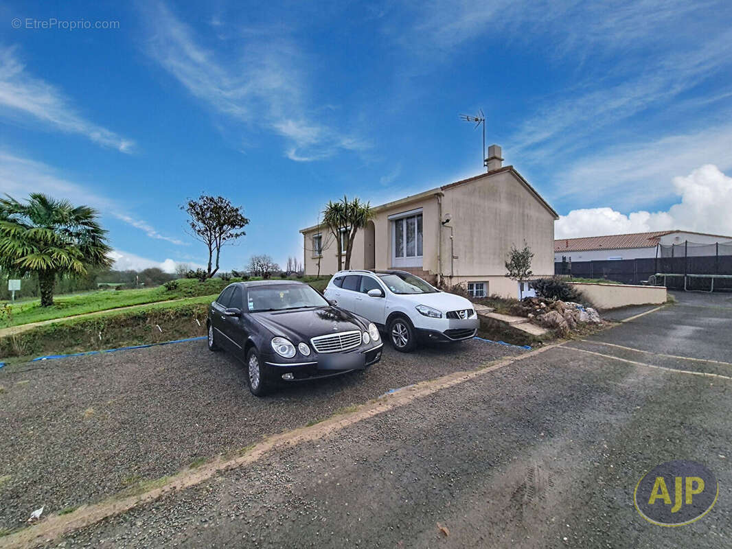 Maison à L'HERBERGEMENT