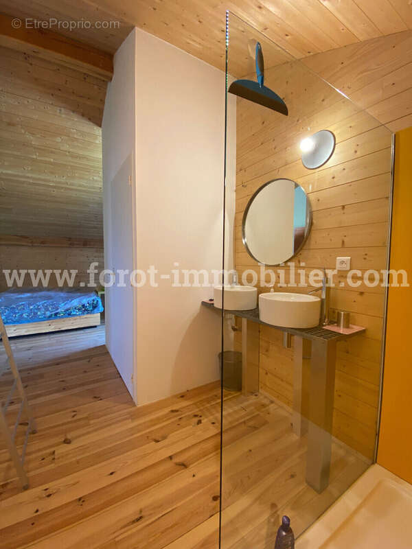 Maison à SAINT-SAUVEUR-DE-MONTAGUT