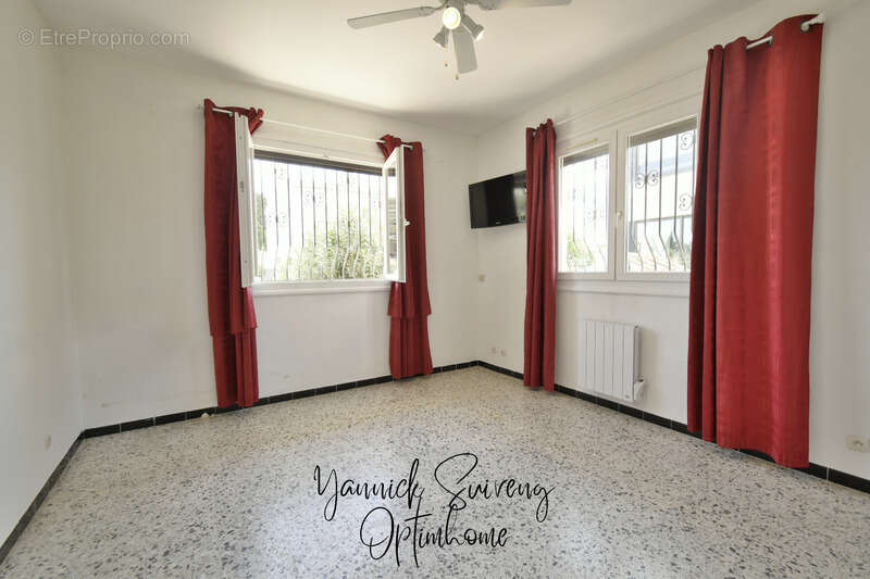 Maison à PEZILLA-LA-RIVIERE