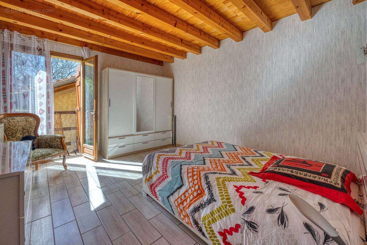 Maison 208 m² à Saint-Quentin-Sur-Isere  - photo 10
