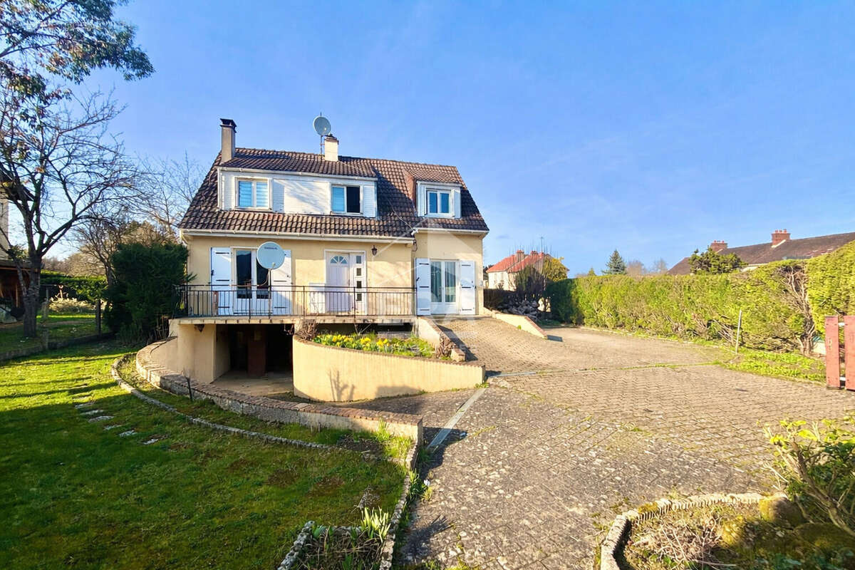 Maison à BOURAY-SUR-JUINE