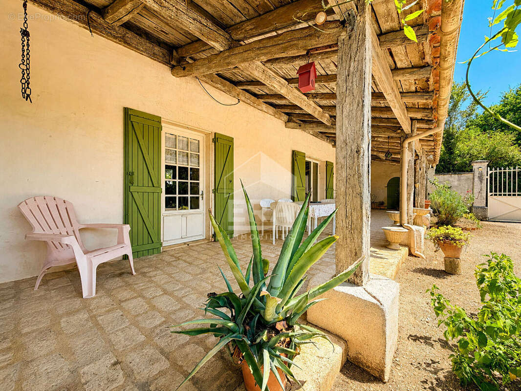Maison 150m² à chazelles - photo 5
