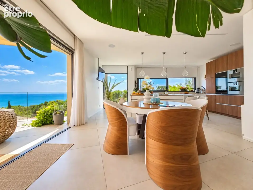 Saint-Clair Sud  Villa contemporaine d'exception avec piscine, jacuzzi et panorama spectaculaire sur la Méditerranée. - photo 12