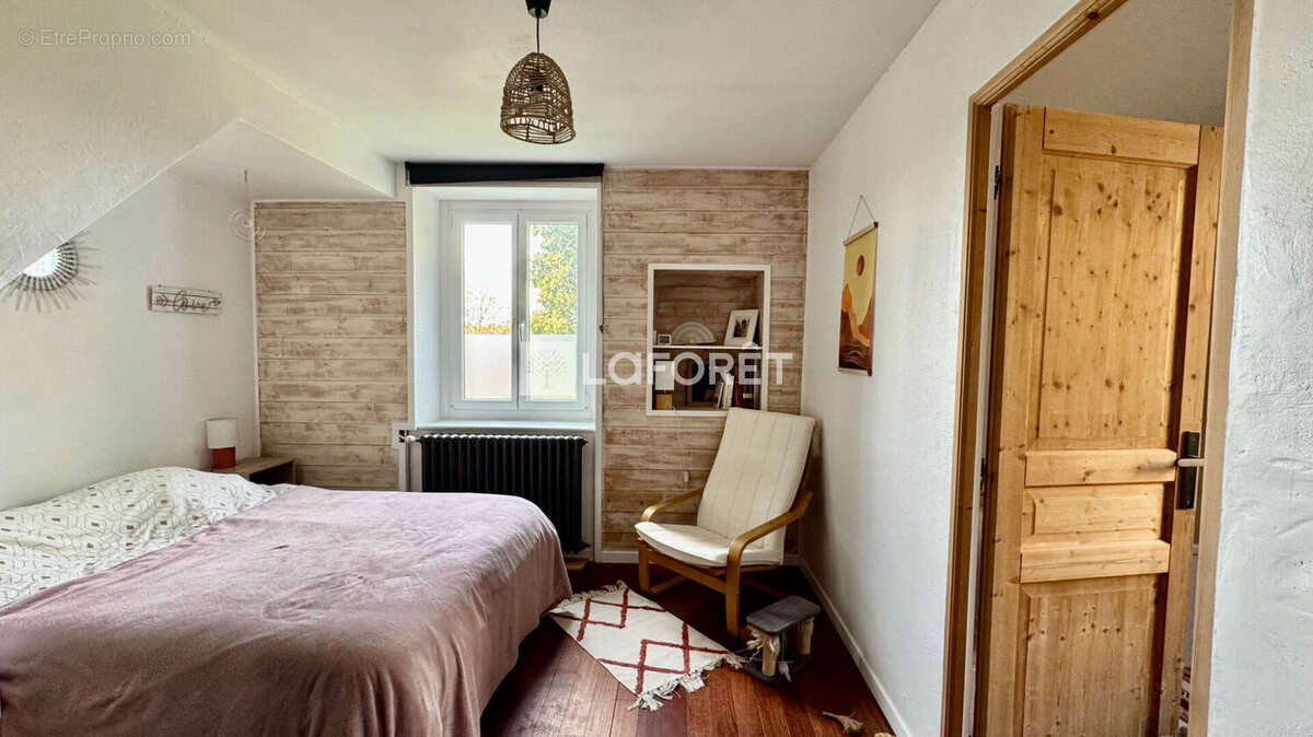 Maison à SOURCIEUX-LES-MINES