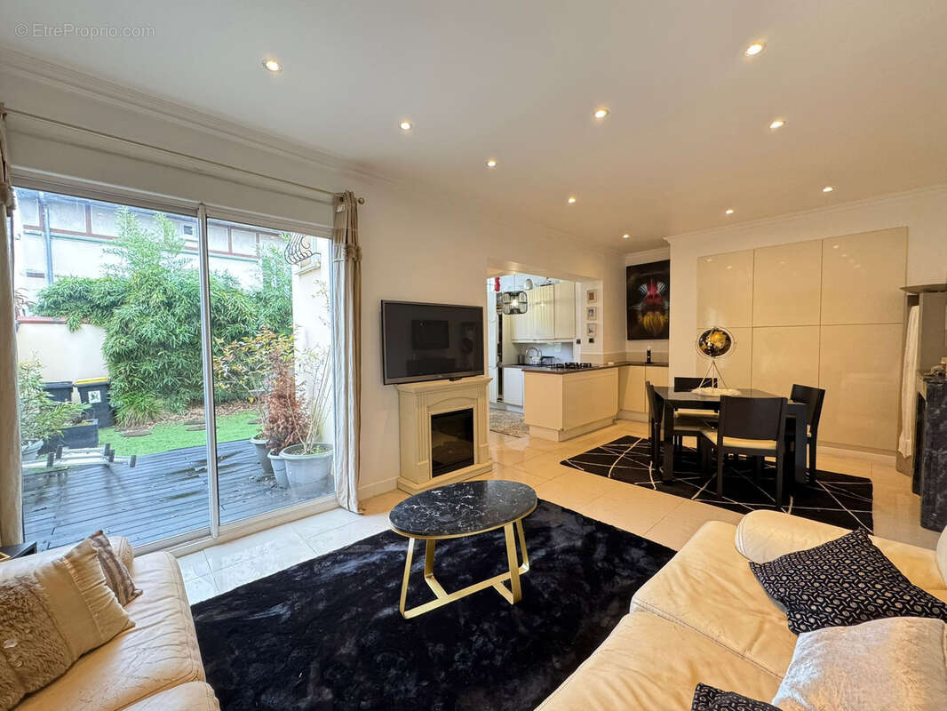 Maison à SAINT-MAUR-DES-FOSSES