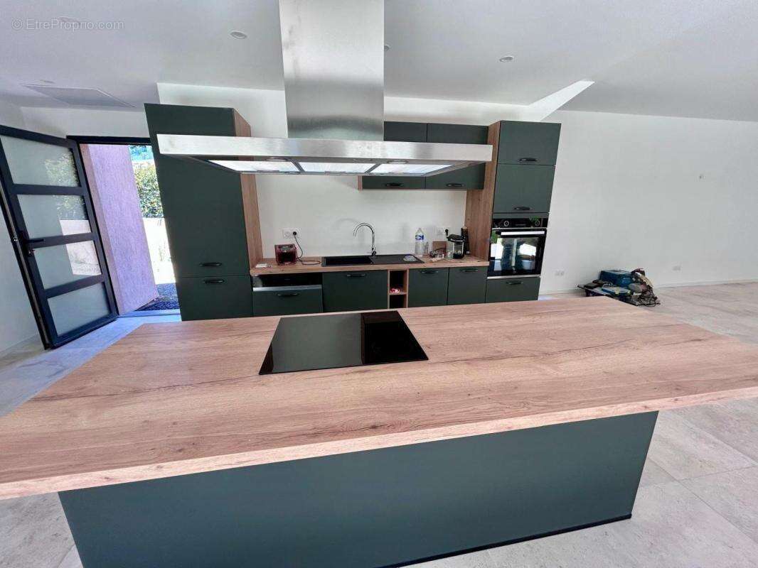 A VENDRE : Villa contemporaine neuve 175 m² – 5 chambres – Prestations haut de gamme – Saint-Raphaël / Valescure - photo 4