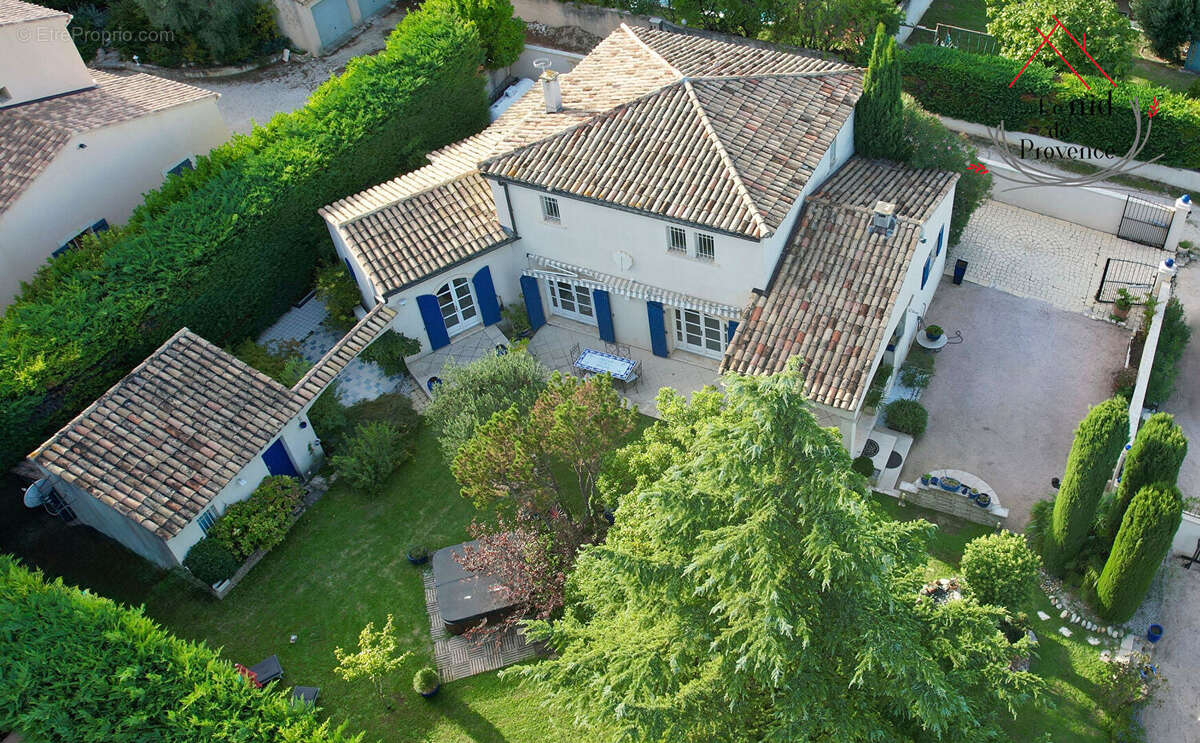 Maison à SAINT-SATURNIN-LES-AVIGNON